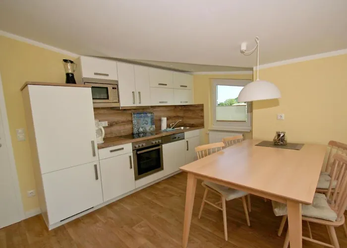 Apartment mit Meerblick und Balkon, gratis Nutzung vom AHOI Erlebnisbad und Sauna in Sellin - Meeresblick FeWo 60 *